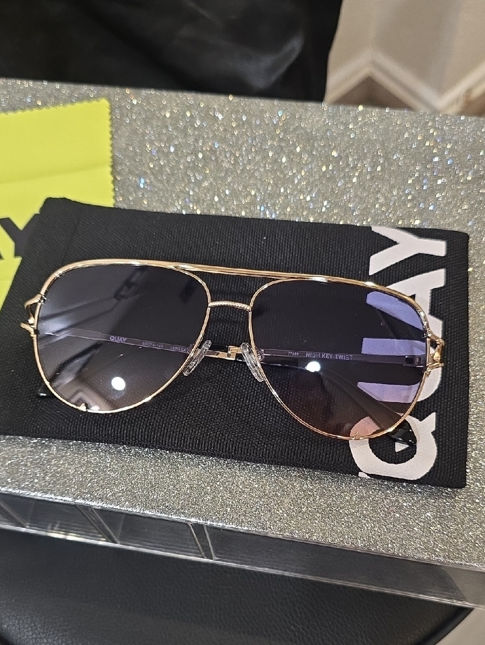 Quay Australia High Key Twist Large Aviator Sunglasses- Gold/Blue Rose - Picture 4 of 9